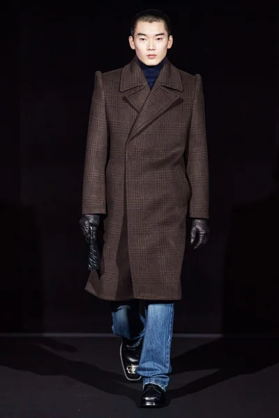 Look 12
